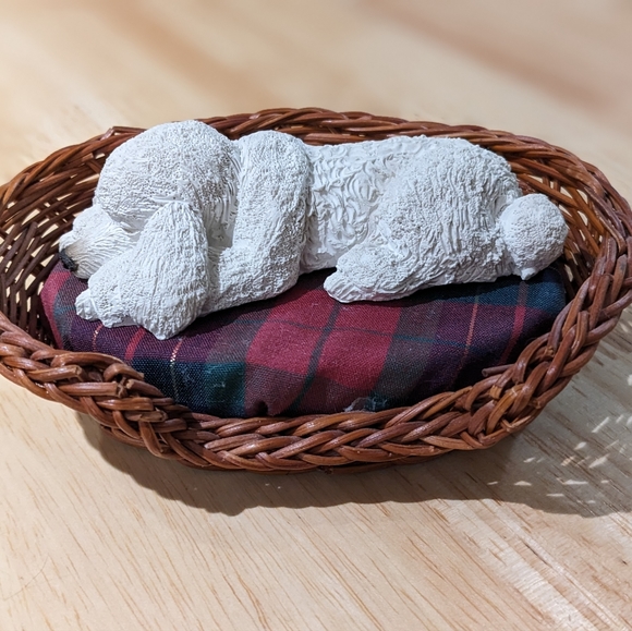 White Sandicast Poodle with Basket - Dog Figurine - Picture 2 of 5